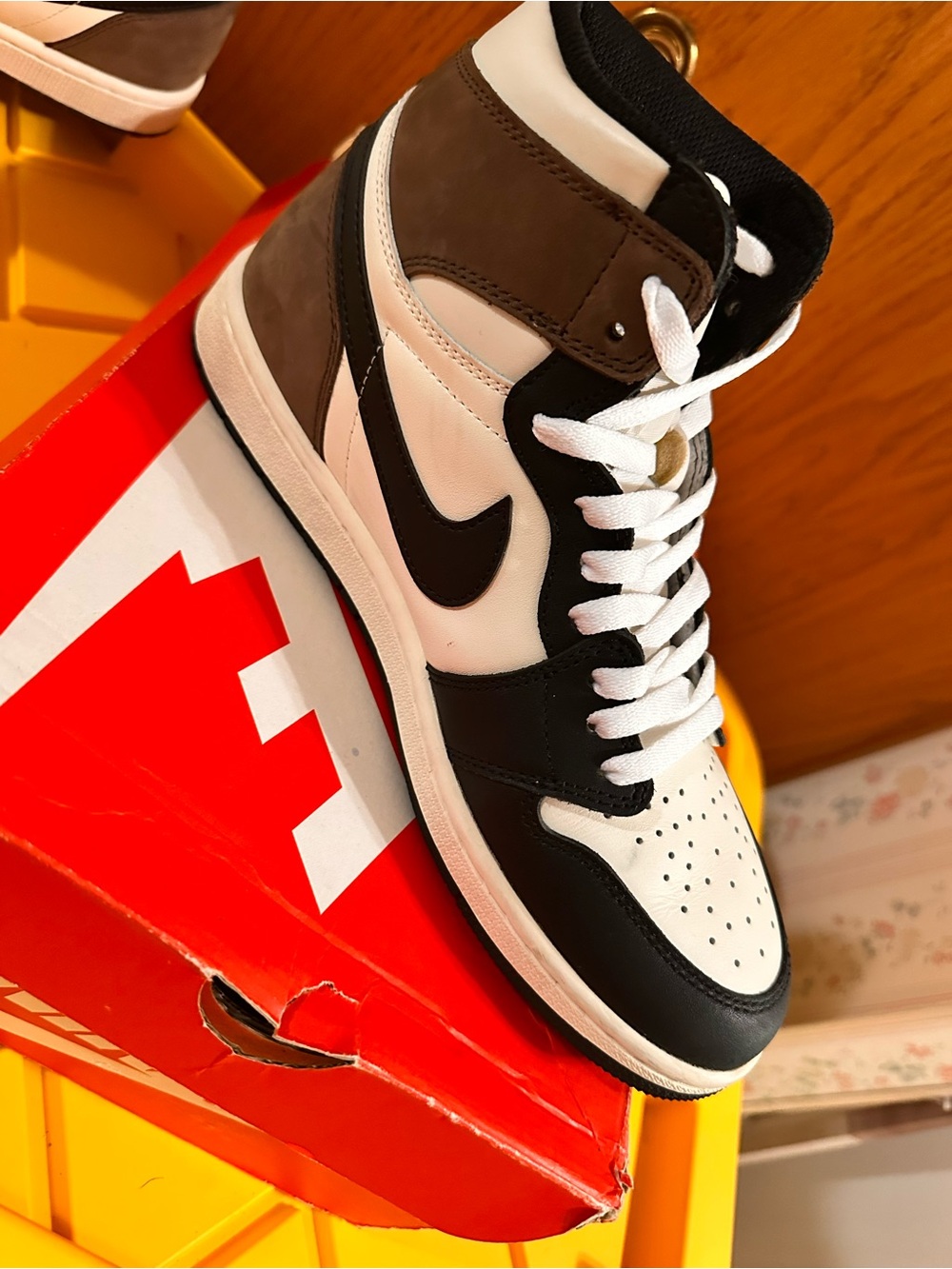 Nike Air Jordan 1 High Men's Dark Mocha Sneakers Size 9.5 men’s - Picture 8 of 12